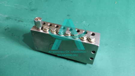 Распределитель смазки на 16 портов 2 отверстия (малый)